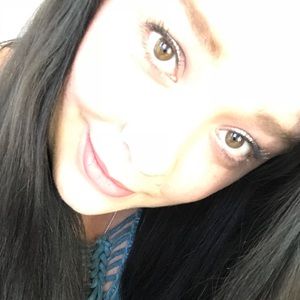 Meet your Posher, Cerise